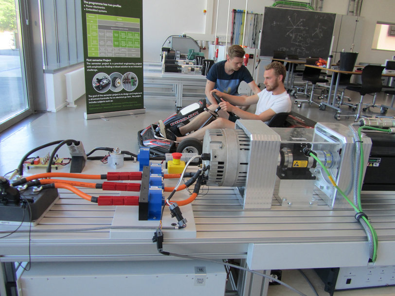 Students at SDU test the user electronics of the future and green, sustainable technologies